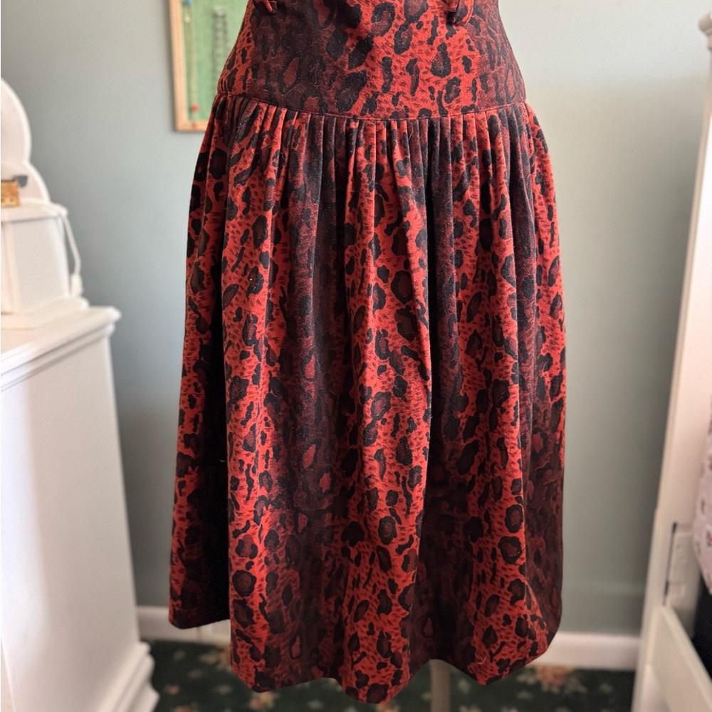 Red & Black Velvet Leopard Print Skirt | High Waisted | size 26/27/4